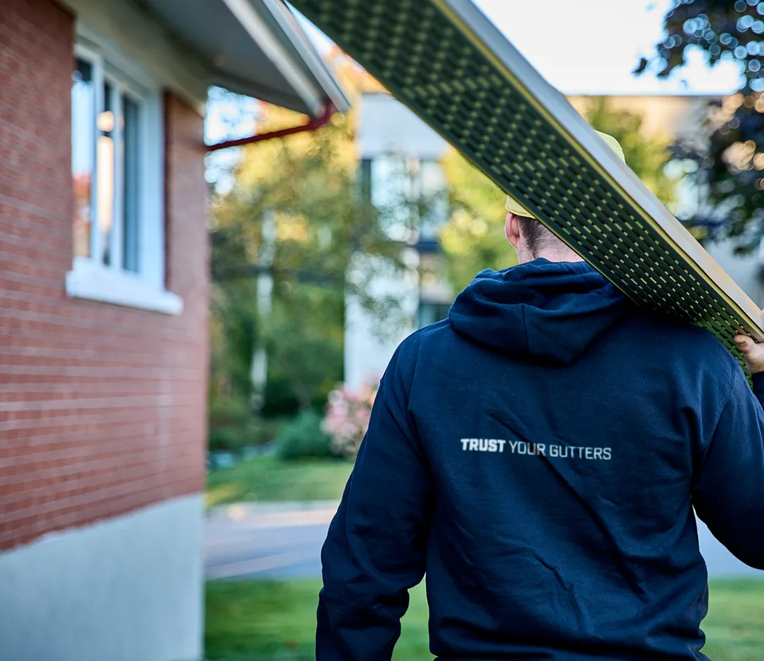 Installation de gouttières adaptée à votre maison par notre équipe locale